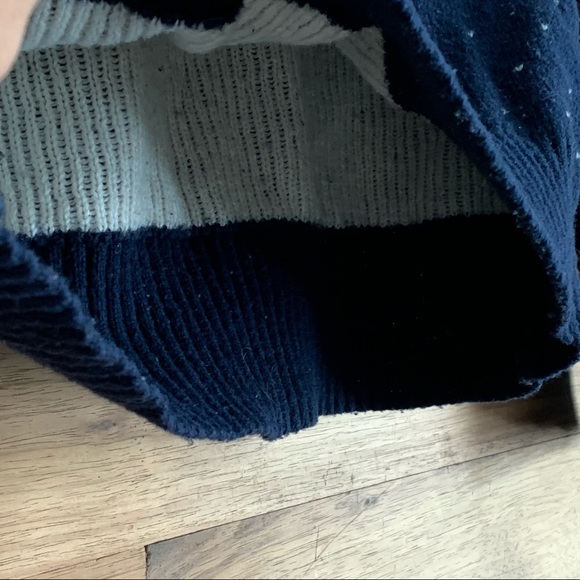 Shrinking Violet Polar Bear Sweater - Picture 6 of 7